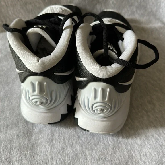 ❤️❤️ NIKE KYRIE 6 TEAM BLACK, SIZE 4.5🥰🥰🥰